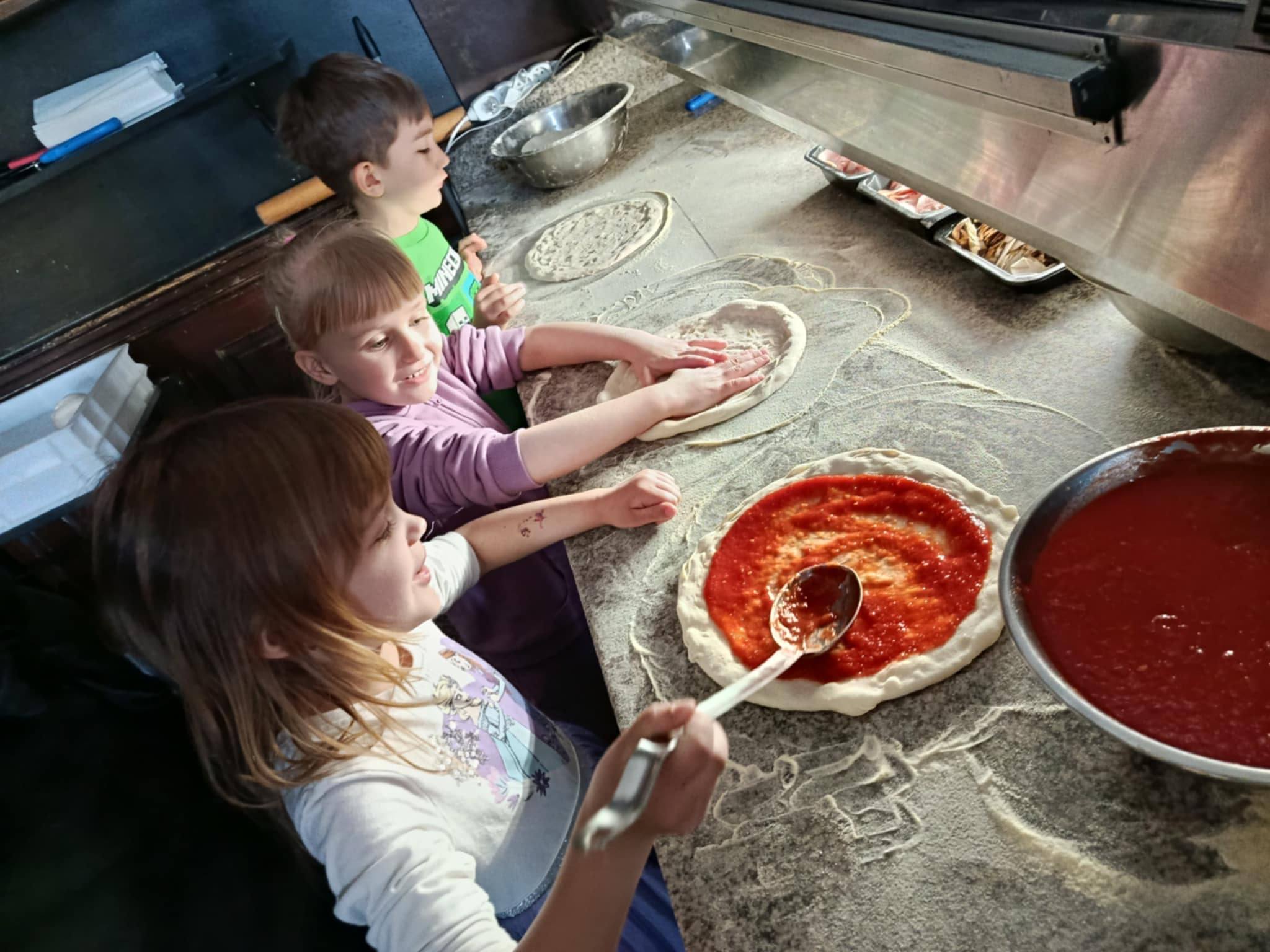 Warsztaty pieczenia pizzy - GRUPA DELFINKI